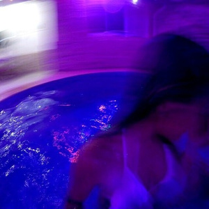 亚洲国AV产品马无码久久久卡不群魔乱舞
